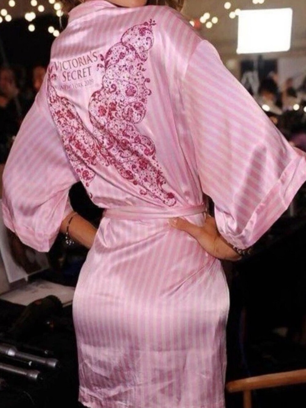 Vintage Y2K 2009 Victoria's Secret Pink Stripe Satin  Robe Tie Angel Wings
